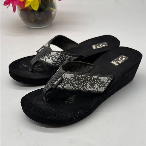 Shoes - Women's Black and Gray Wedge Sandals Size 6